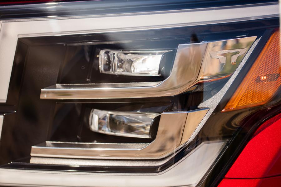 Детали экстерьера Nissan Titan Platinum Reserve Crew Cab 2019 года  (фото 14 из 35)